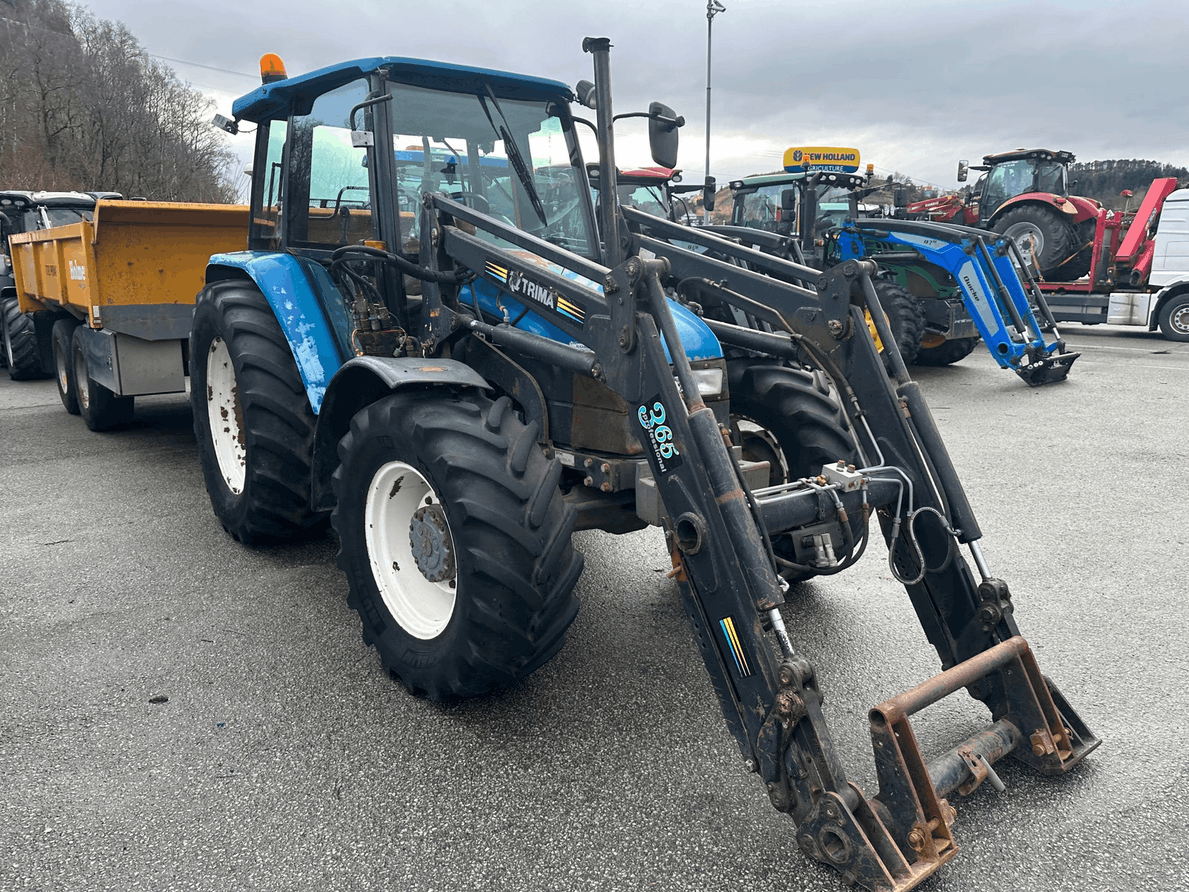 New Holland 7635